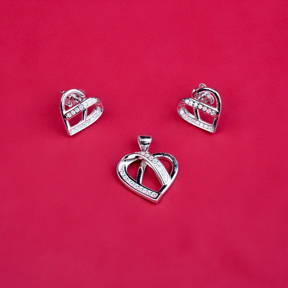 Unique Heart Shape Pendant Butty